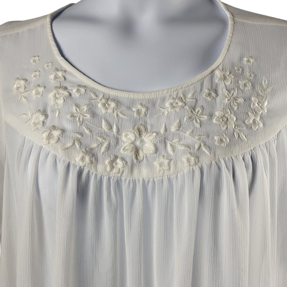 Torrid Size 0 / Large White Sheer to Semi-Sheer Blouse Short Sleeves Embroidered - Picture 12 of 15